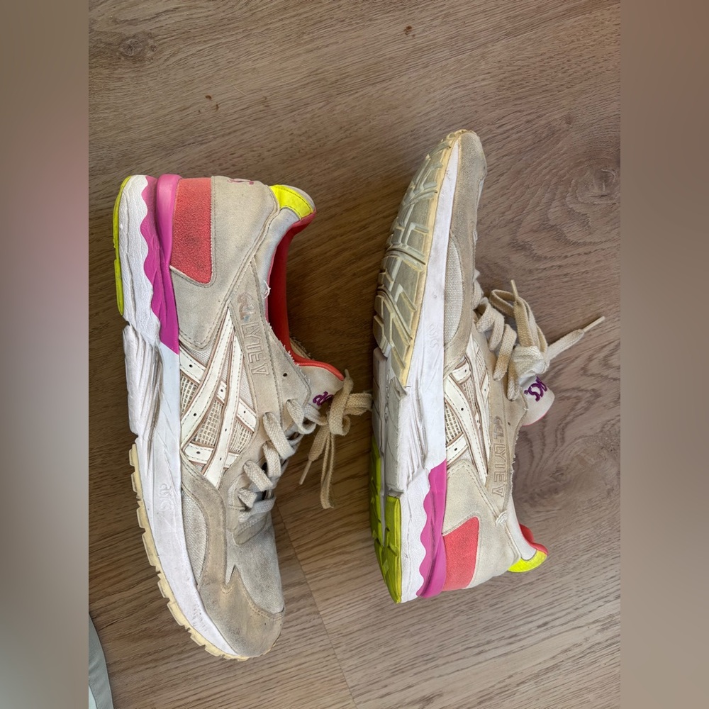 ASICS Gel Lyte sneakers. Women’s s 12.